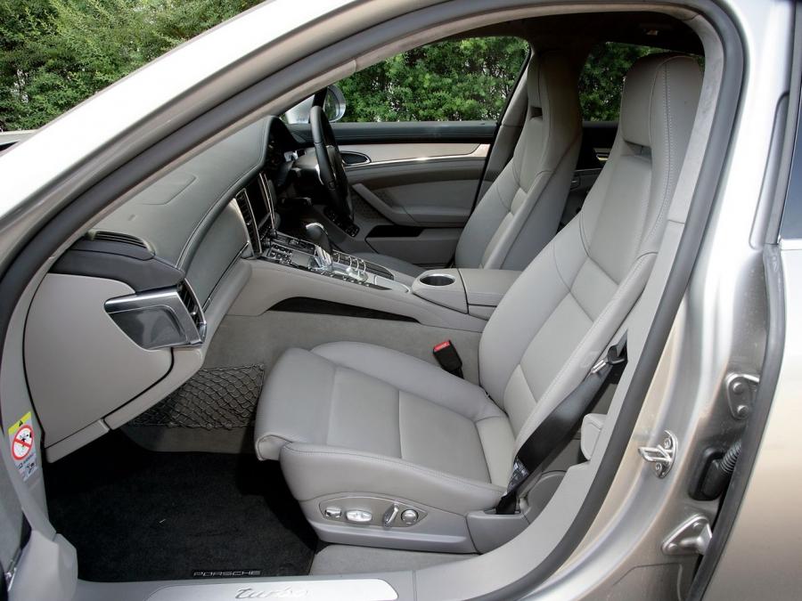  Porsche Panamera Turbo 2009 года  (UK) (фото 17 из 18)